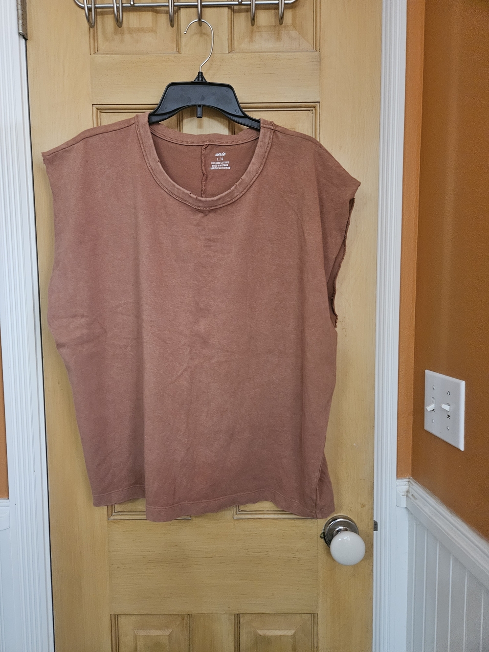 Women's Sleeveless Crewneck Top - Rust
